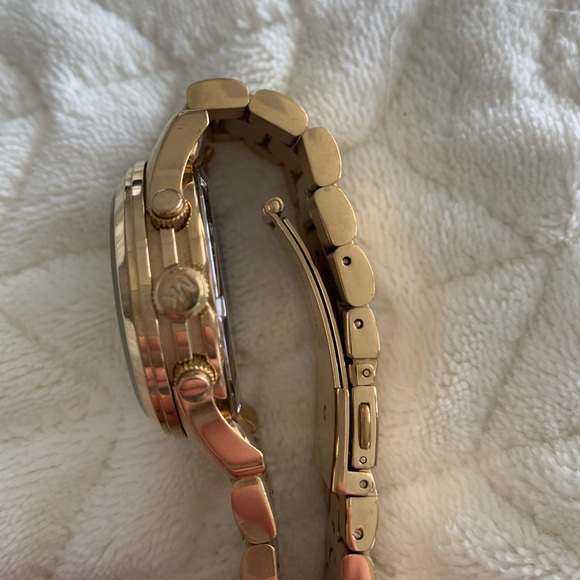 Micheal Kors Bradshaw Watch - Picture 3 of 4